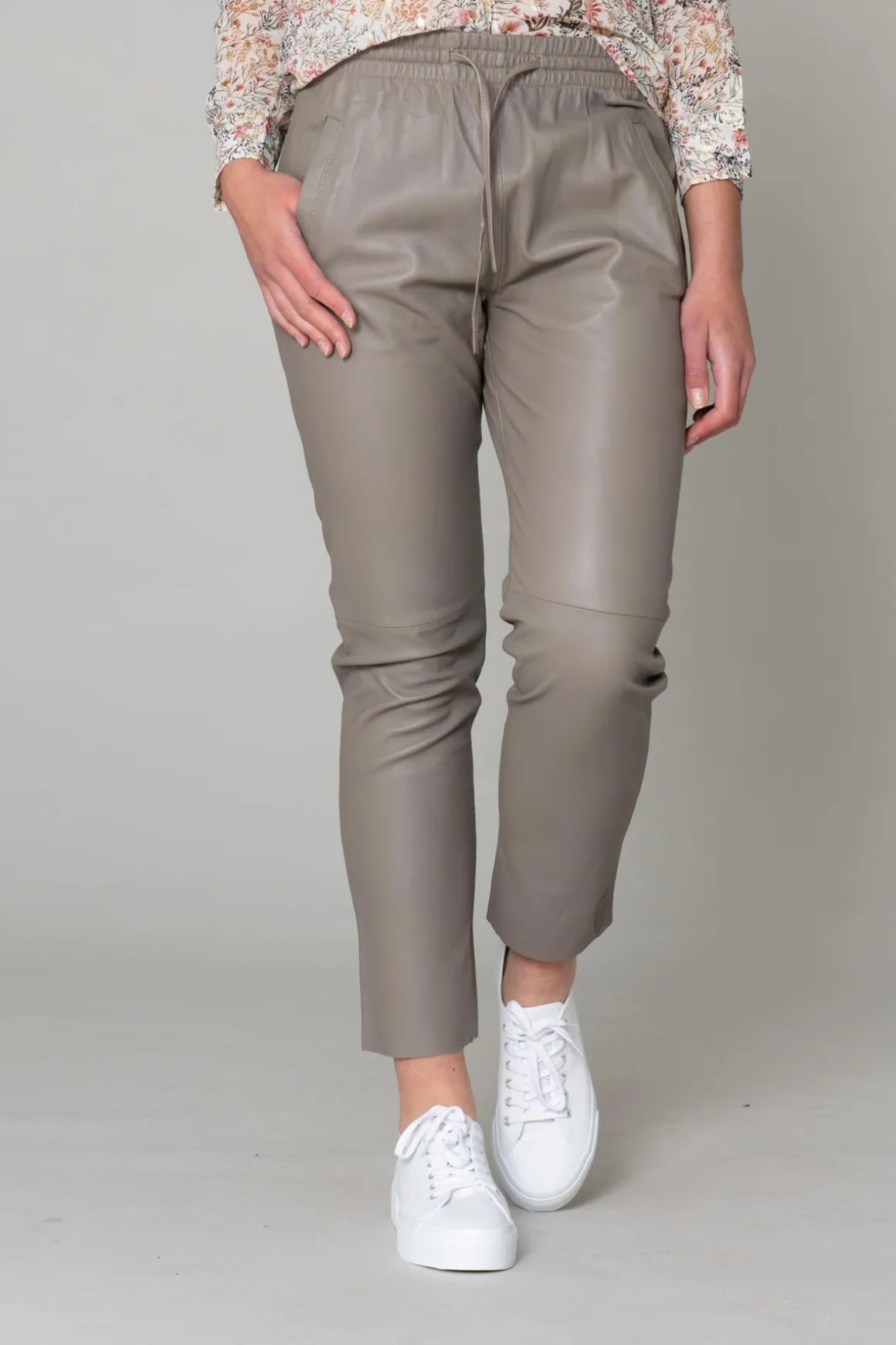 Pantalon Femme Oakwood Gift Mastic 518