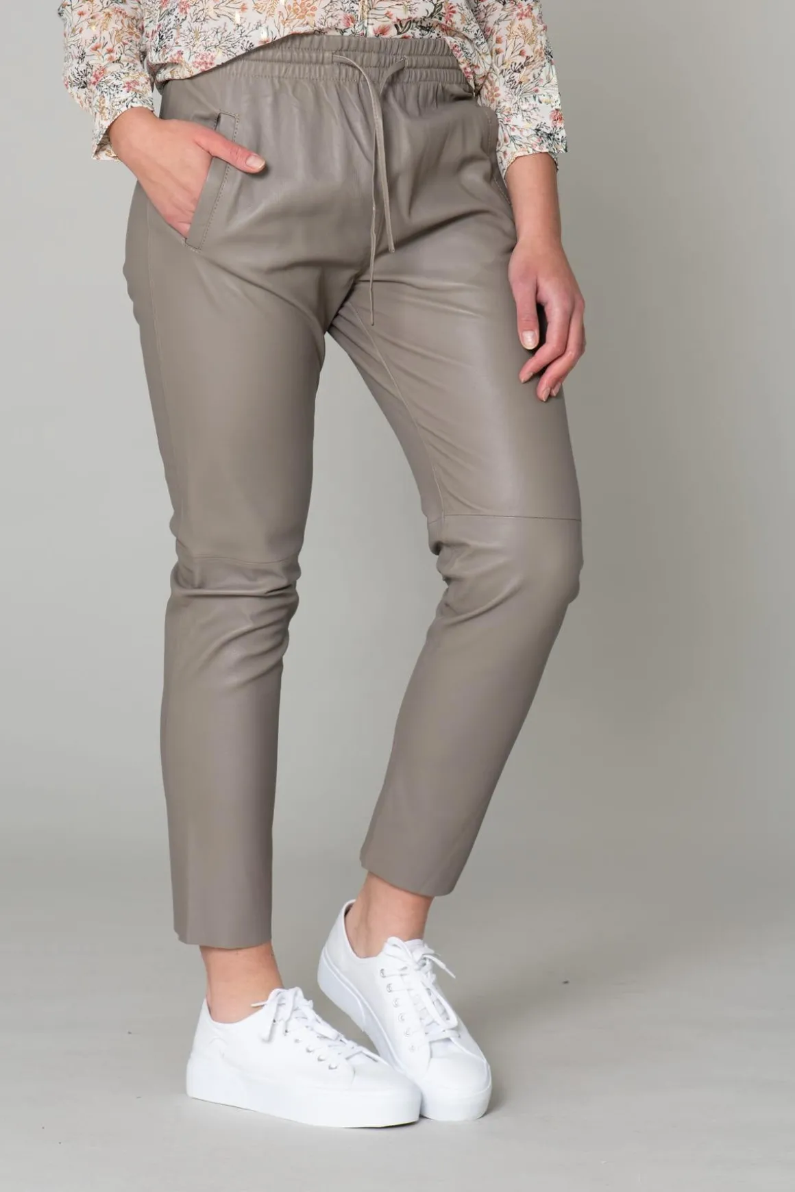 Pantalon Femme Oakwood Gift Mastic 518